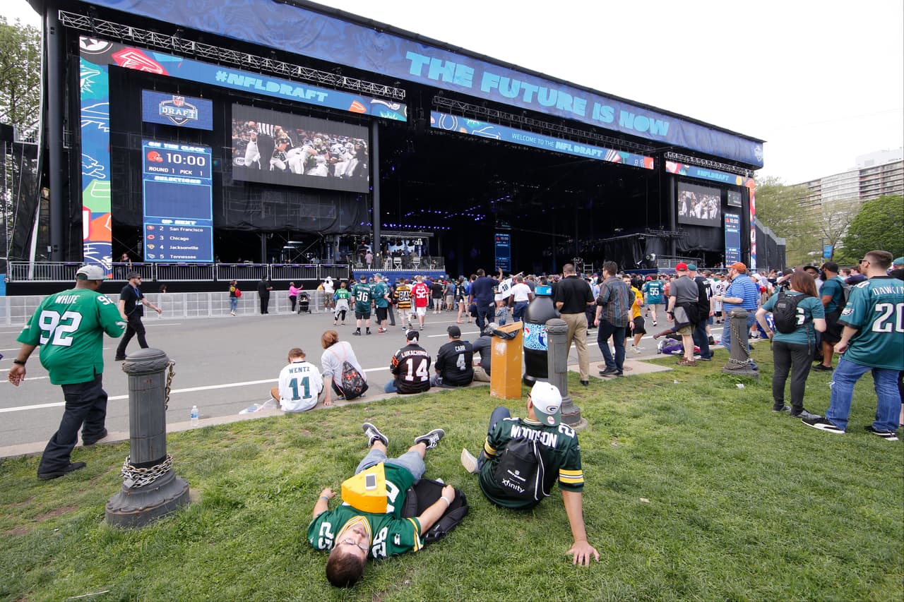 Todo listo para que dé inicio la ceremonia del NFL Draft 2017.