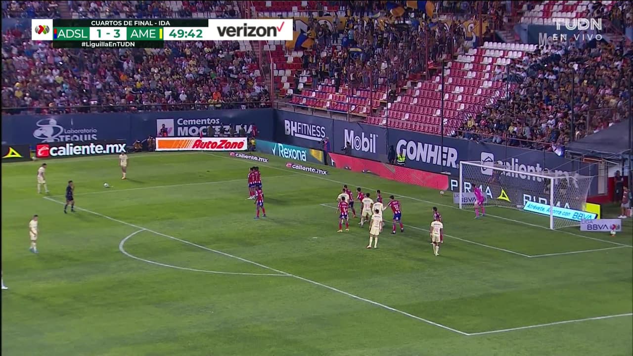 ¡TIRO ATAJADO! disparo por Richard Sánchez.