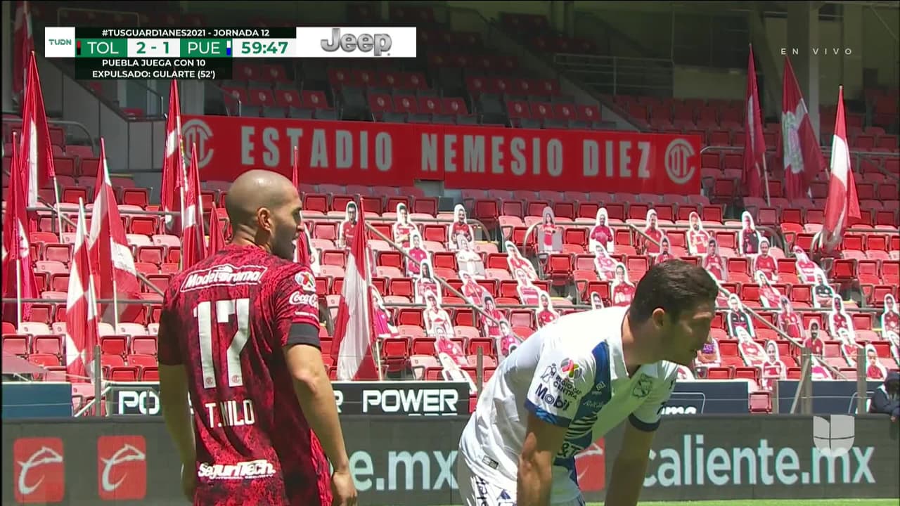 ¡TIRO ATAJADO! disparo por Maximiliano Araujo.