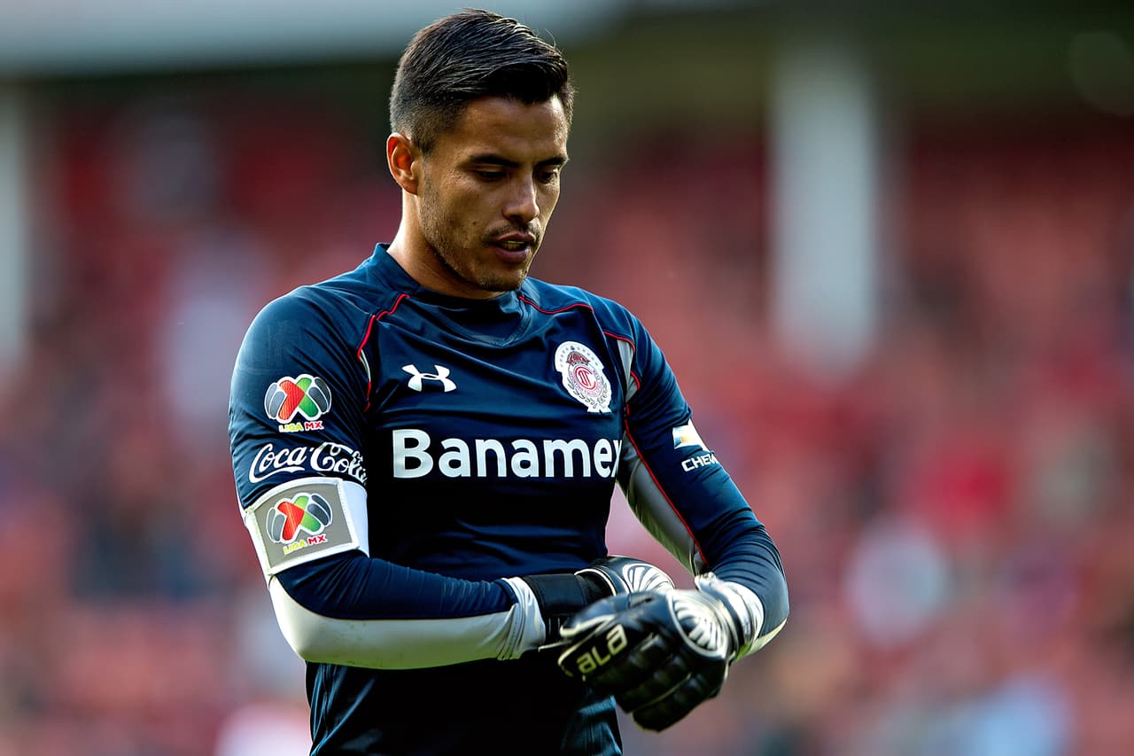 Alfredo Talavera, es quizás el mejor portero de la Liga MX en la actualidad. Su sobriedad y buen juego dan seguridad a la zona baja del Toluca y podría hacerlo también con selección.