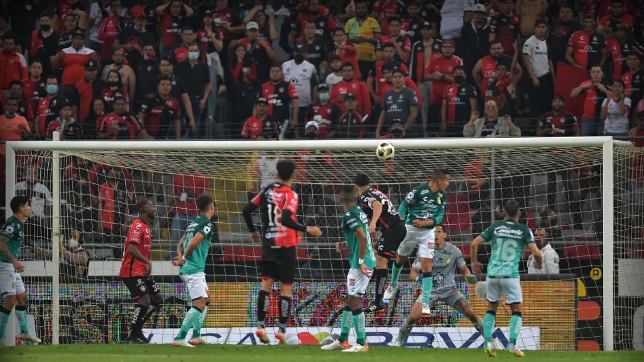 Desatan polémica por supuesto fuera de lugar en gol del Atlas