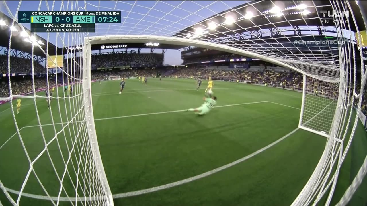 ¡Enorme atajada de Cota! El arquero de las Águilas evita el 1-0