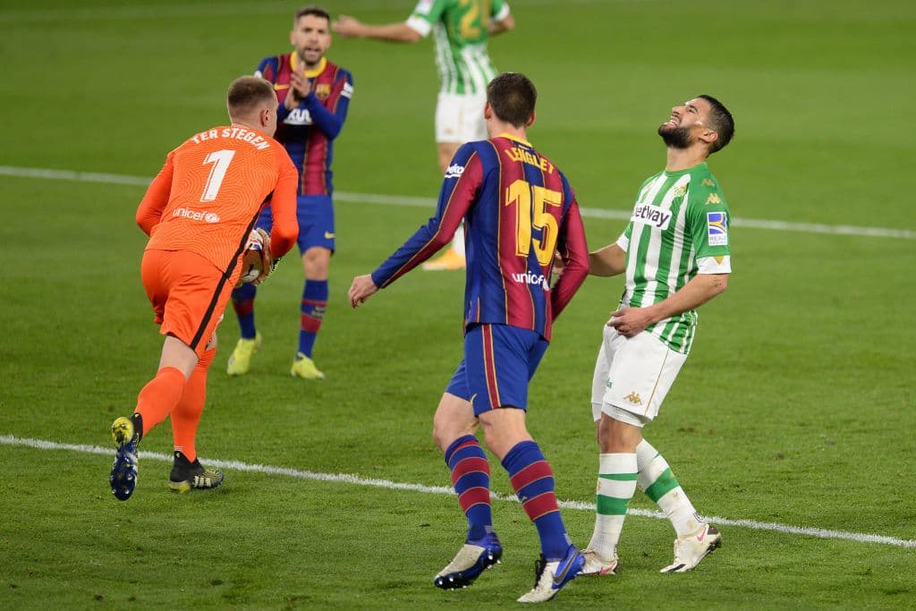 Gracias a los goles de Lionel Messi, autogol de Víctor Ruíz y gol de Trincao, el Barcelona vence 2-3 al Real Betis, empatan al Real Madrid con 43 unidades y se quedan con el segundo lugar de la tabla.