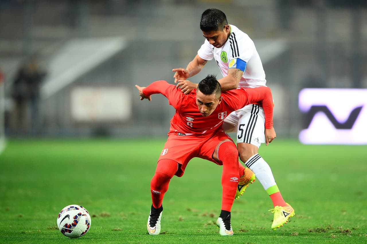Christian Cueva, CALIFICACIÓN 7: También tuvo un papel aceptable en el partido de Perú ante México, Cueva también fue uno de los hombres que mantuvo el orden de la selección peruana.