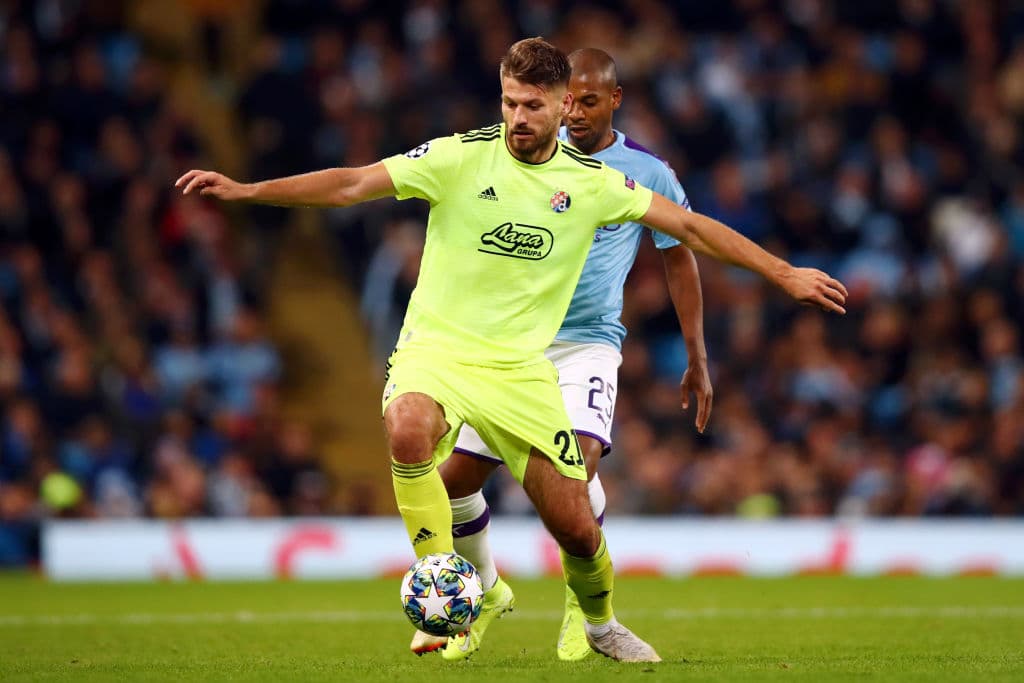 Tras jugar con la selección de fútbol sub-21 de Croacia, finalmente debutó con la selección absoluta el 21 de marzo de 2019, frente a Azerbaiyán, en un partido de clasificación para la Eurocopa 2020.