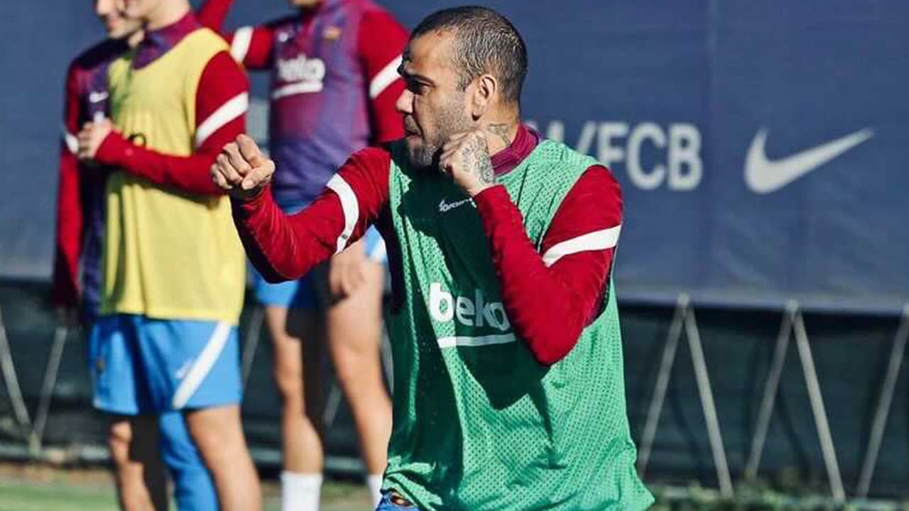 Dani Alves le hace 'homenaje' al Canelo: “El más chingón de los chingones”