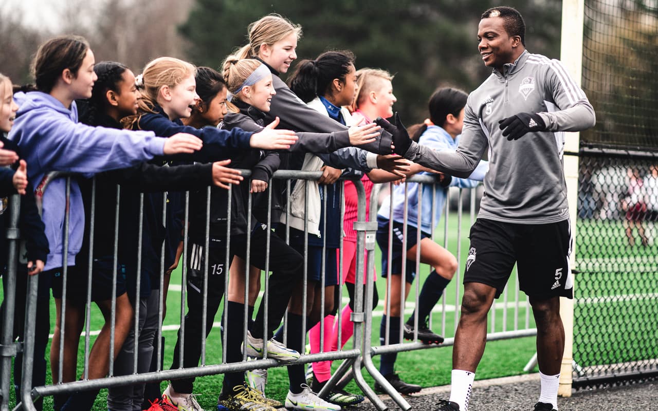 Los más entusiastas fueron los seguidores de los Sounders, que ya presenciaron el primer entrenamiento del equipo que en febrero disputará el Mundial de Clubes de la FIFA.