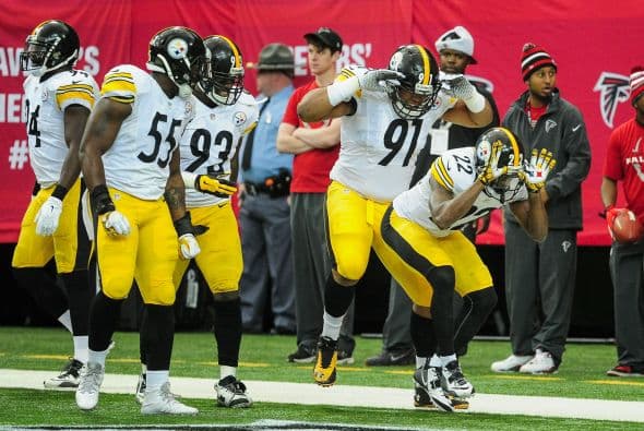 El esquinero William Gay #22 interceptó un pase que llevó hasta las diagonales.