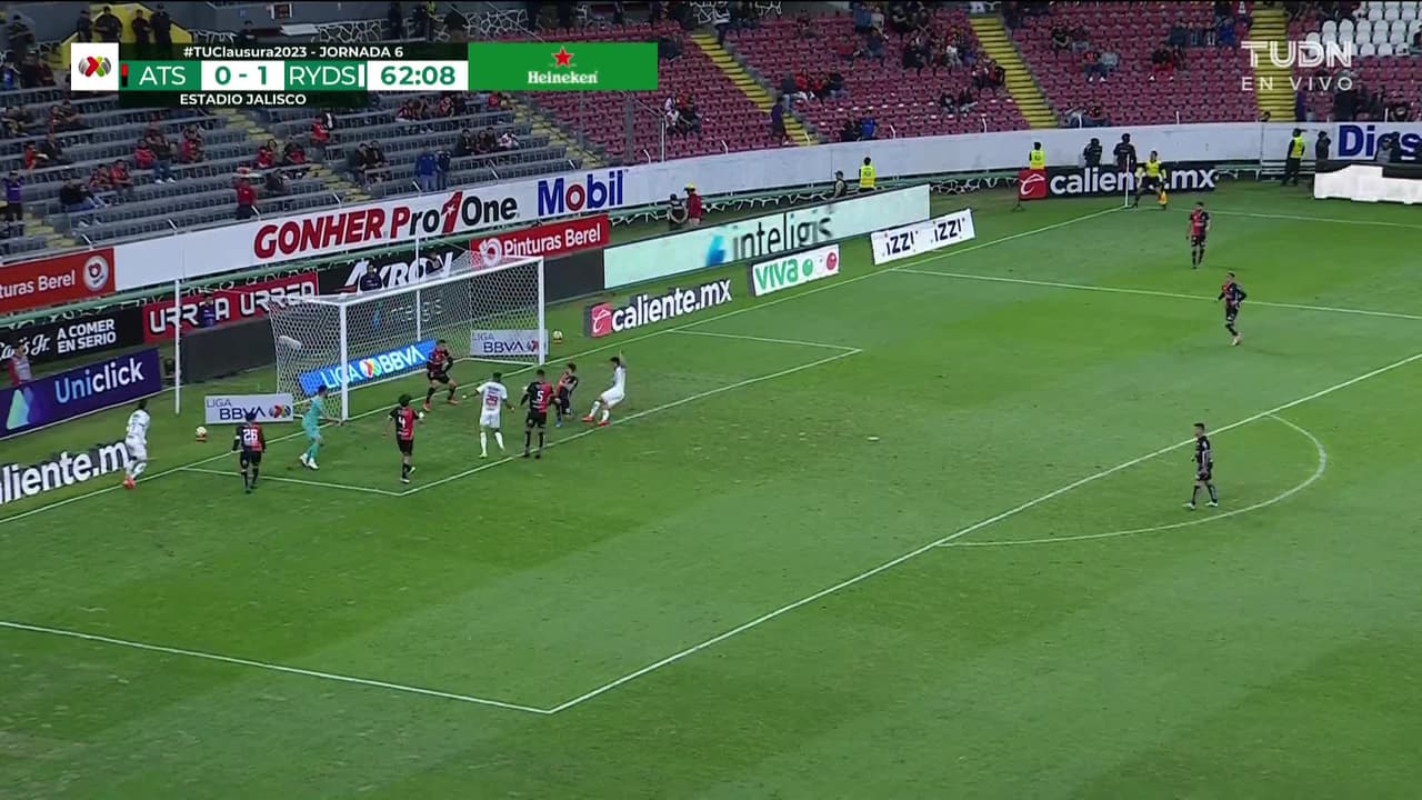 ¡GOOOL! Arturo González anota para Monterrey.