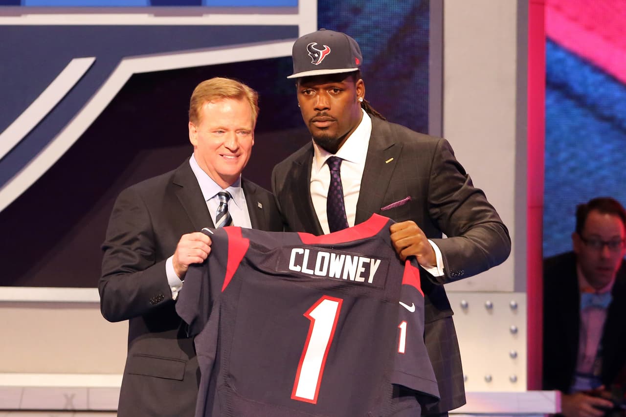 <b>Jadeveon Clowney (Draft 2014)</b>
<br>- Elegido en 2014 por los Houston Texans.
<br>- Durante su primera temporada tuvo escasa participación
<br>- Se ganó un puesto como titular y jugó a gran nivel de 2015 a 2018 con Texans.