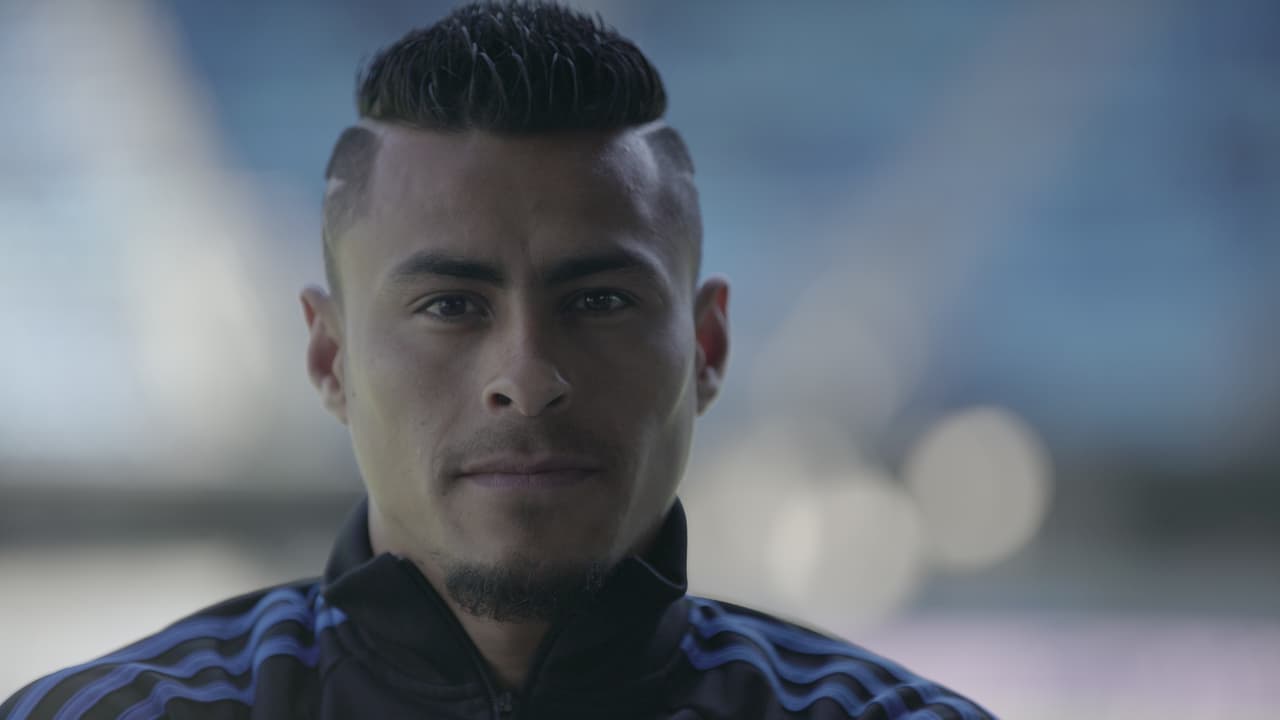 Mirada al frente, look impecable, en la vida y en la cancha Darwin Cerén siempre mira hacia delante