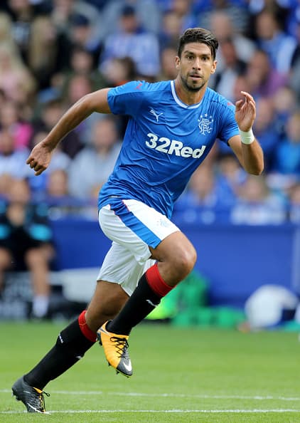 Caixinha ingresó a Eduardo Herrera y también al mediocampista tamaulipeco Carlos Peña (debutó oficialmente) en un intento por regresar al partido.