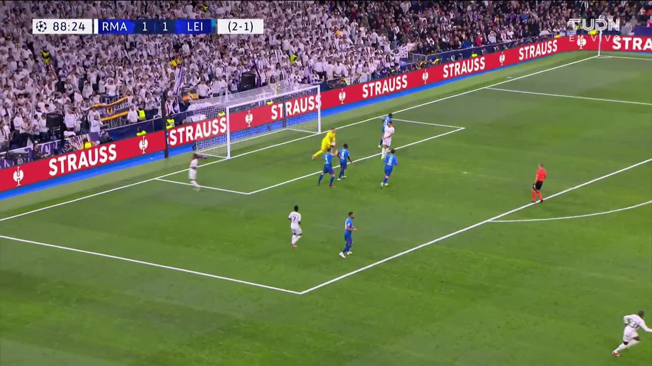 ¡TIRO ATAJADO! disparo por Rodrygo.