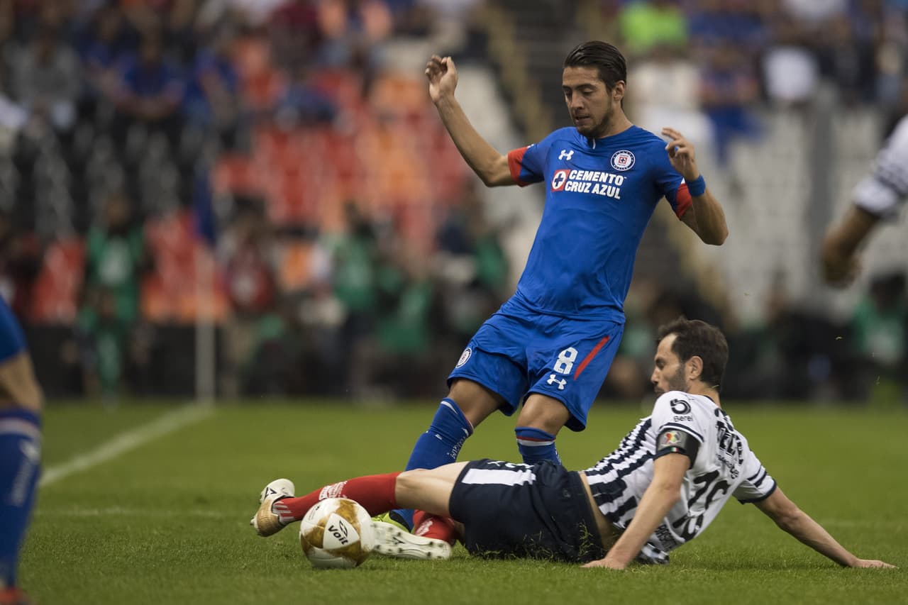 <b>Javier Salas: 7. </b>Bastasnte atento durante todo el partido y maniató a los atacantes del rival.