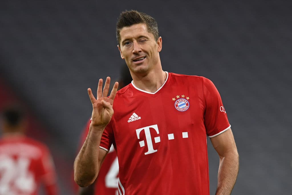 Lewandowski presume su primer Balón de Oro, pero de Lego