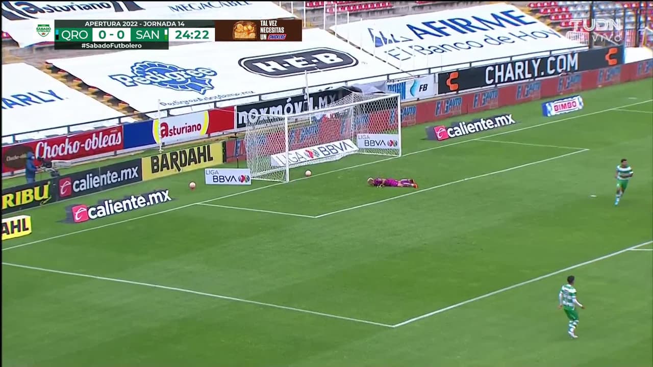 ¡GOL!  anota para Santos Laguna. Harold Preciado