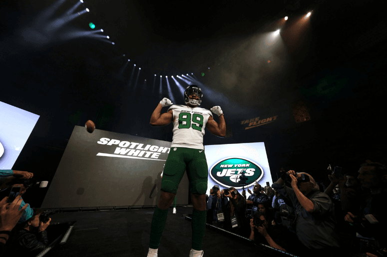 Estos fueron los deslumbrantes uniformes, cascos y colores que anunciaron los New York Jets para la temporada 2019 de la NFL. Se ven increíbles.