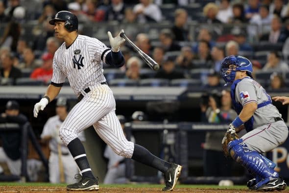 Alex Rodríguez bateó de 2-1 con un doblete, apenas su primer extrabase en los playoffs.