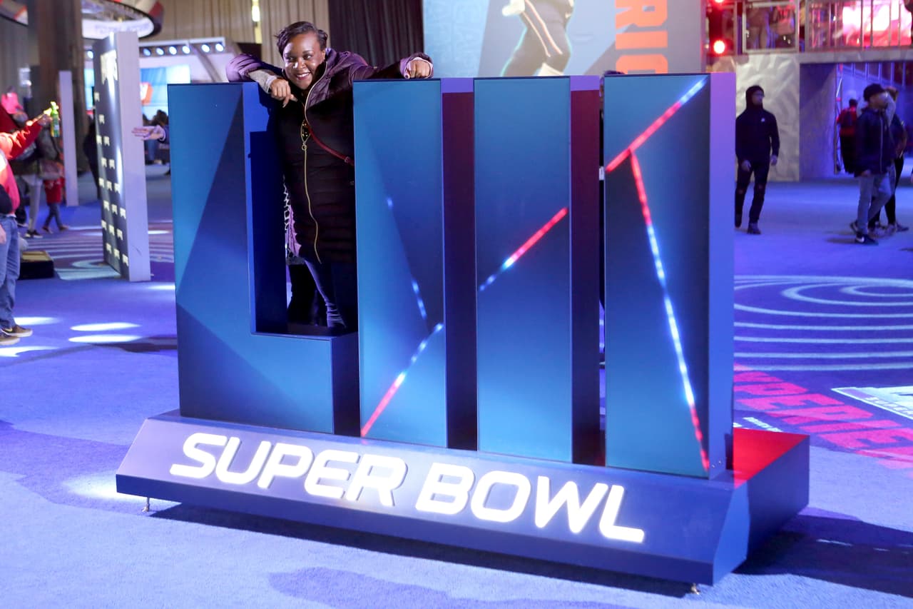 La infaltable foto: con el número romano del Super Bowl en turno. Esta aficionada se muere de ganas por compartirla en sus redes sociales.