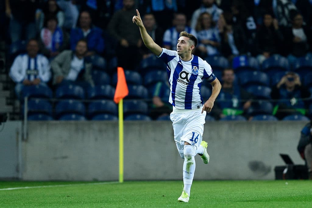 F.C. Porto: Al igual que el Benfica ha ganado dos veces el máximo trofeo de clubes europeos. El club donde juega Héctor Herrera (centro) y 'Tecatito' Corona no estaría en la Superliga Europea.