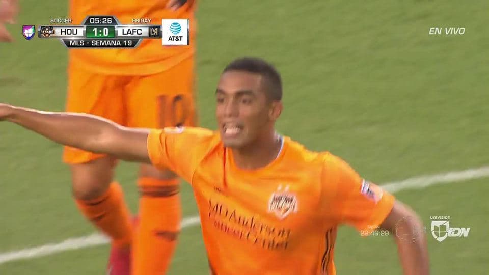 Tiro desviado de Mauro Manotas