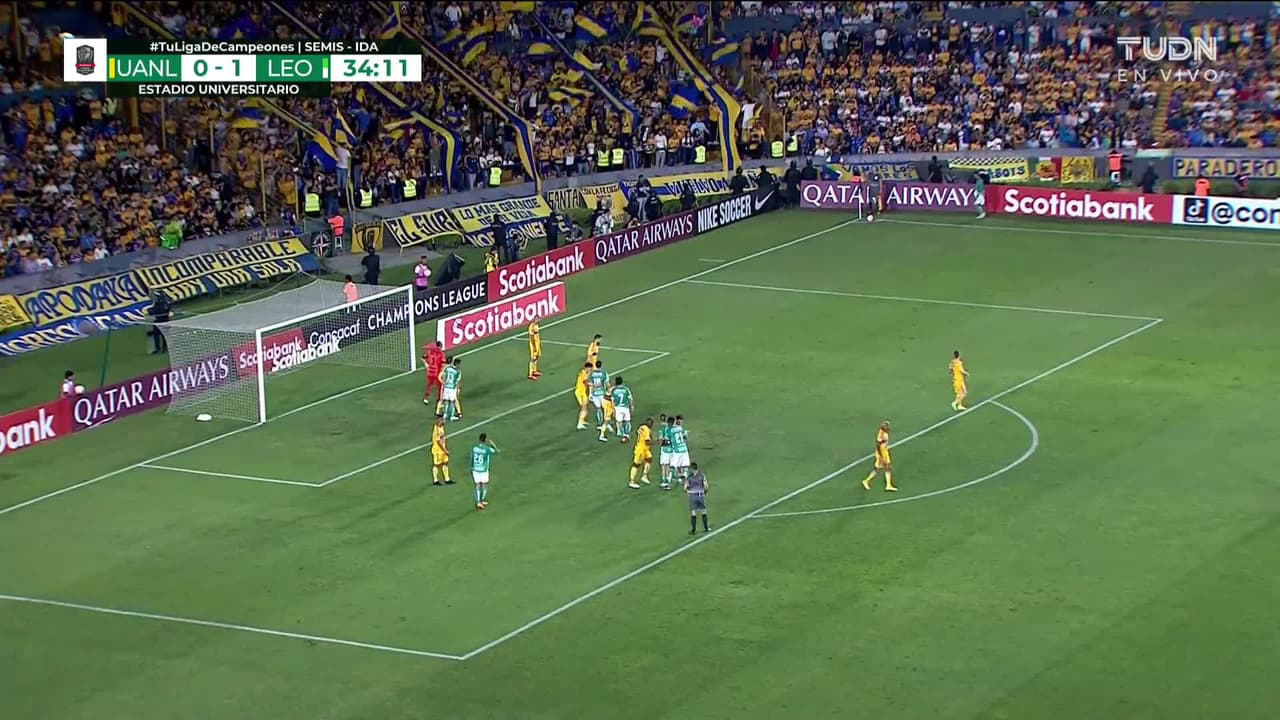 ¡TIRO ATAJADO! disparo por Ángel Mena.