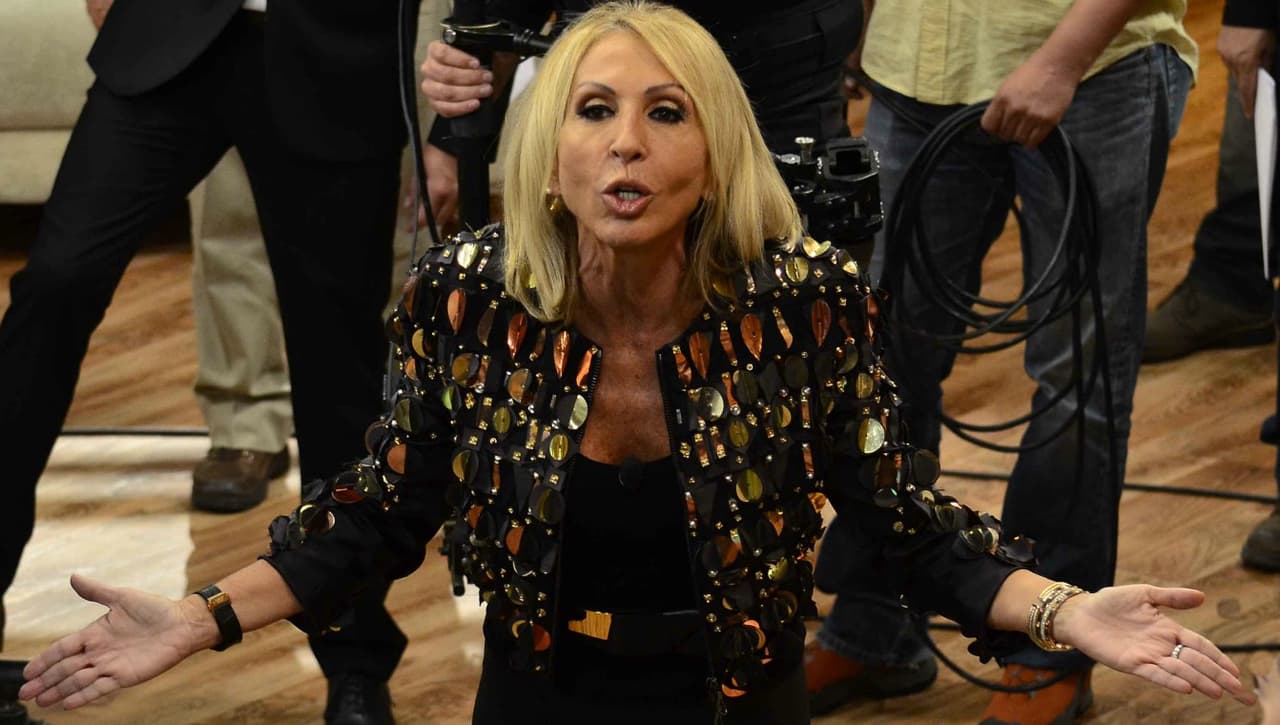 En 1997, la peruana inició un programa llamado "Intimidades" bajo la batuta del productor peruano Alberto Rojas Romero.