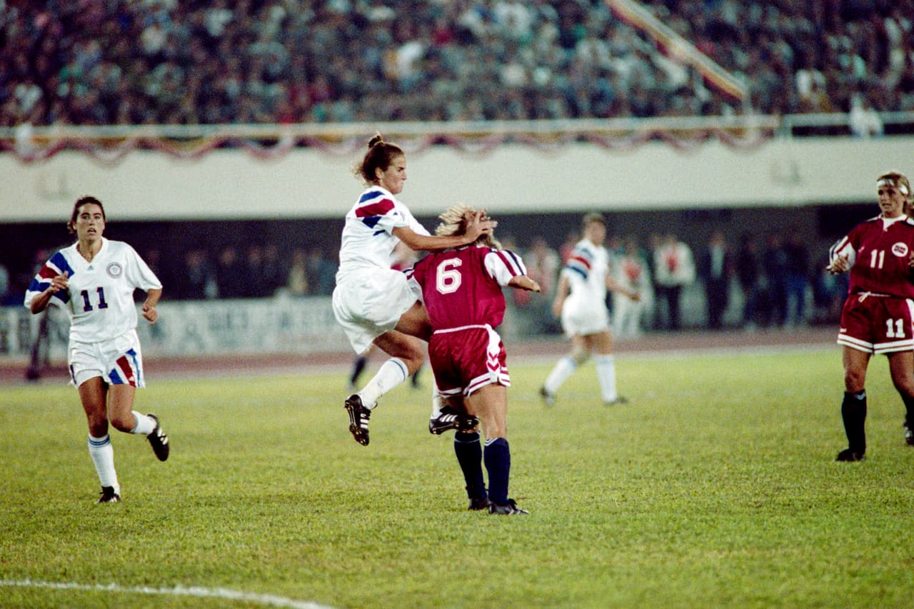 La primera final de un Mundial de fútbol femenino fue entre Estados Unidos y Noruega el 30 de noviemnbre de 1991.