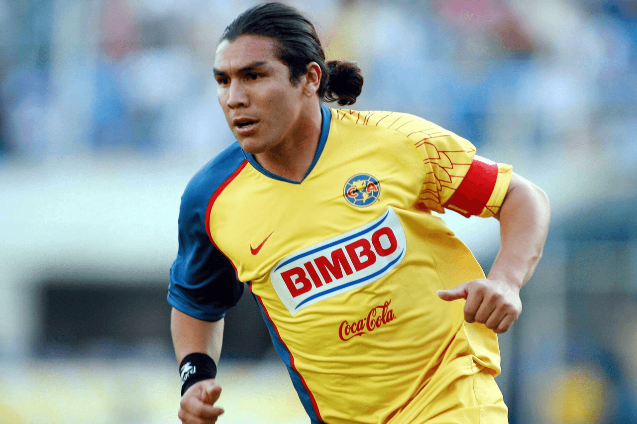 El delantero paraguayo fichó por el América para el torneo Apertura 2006.