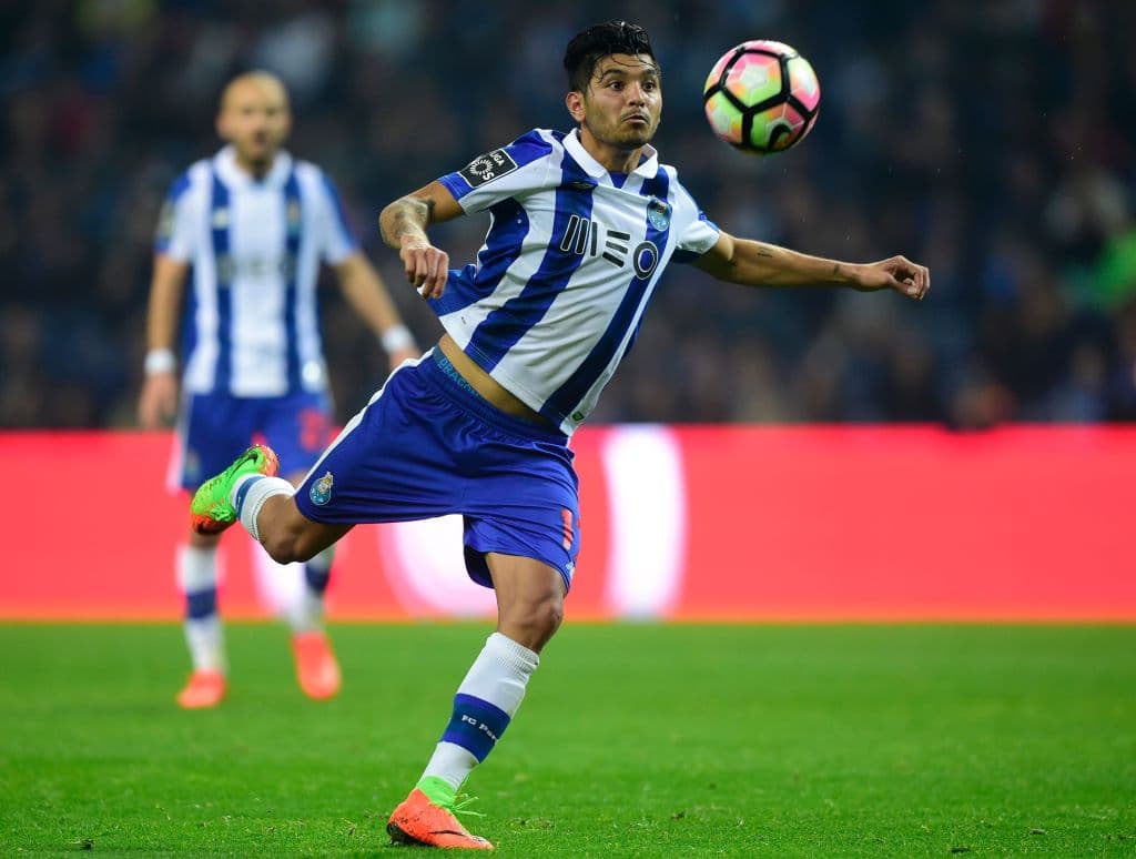 Porto golea 4-0 al Tondela y es líder en Portugal