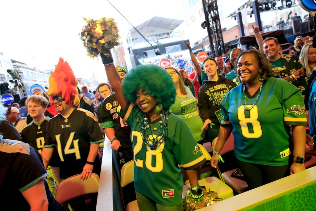 Así se vivieron los momentos previos a la edición 2019 del Draft de la NFL. Imperdibles imágenes de los fanáticos más apasionados del mundo.