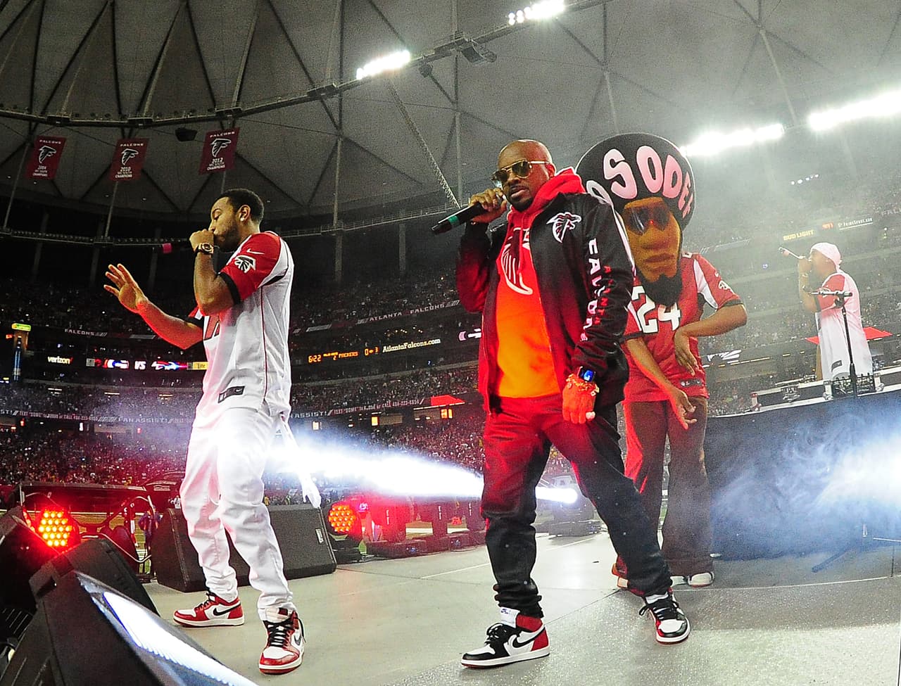 La belleza de las porristas, la alegría de los fanáticos, el colorido de las presentaciones y hasta la presencia de algunas celebridades le dieron el ingrediente perfecto a la fiesta del fútbol americano de NFL fuera de la competencia en la definición de los equipos, Atlanta Falcons y New England Patriots, que estarán en el Super Bowl.