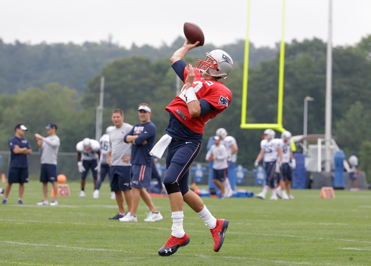 "No hay un lugar donde él prefiera pasarse su cumpleaños que en el terreno”, dijo el ala cerrada Rob Gronkowski.