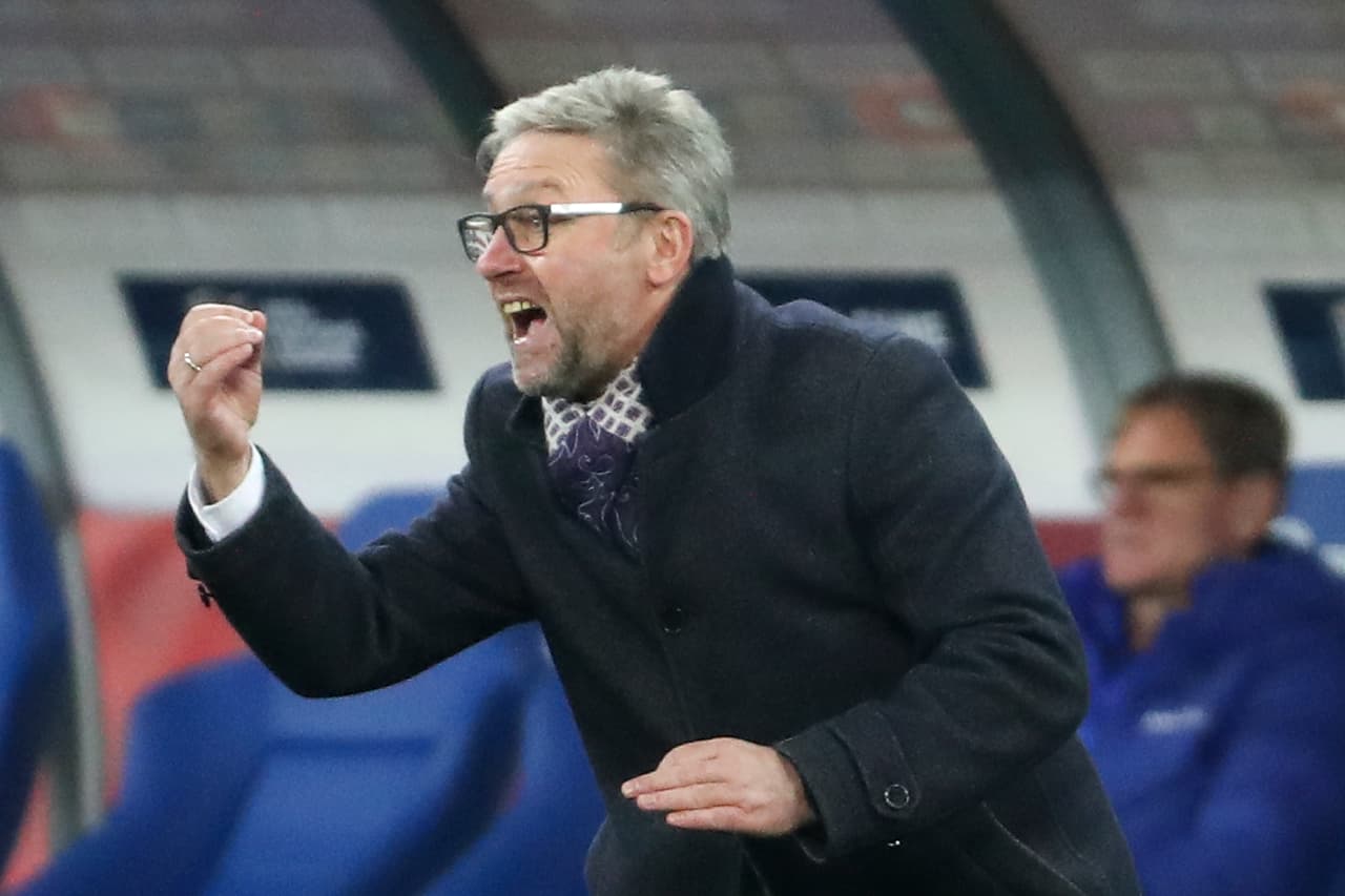 Los neerlandeses le dieron vuelta al partido sobre la recta final; ambos concluyen su participación en la justa europea. | Jozwiak (5’) abrió el marcador para Polonia. Depay (77’) igualó y Wijnaldum (84’) dio vuelta al marcador. Neerlandeses y polacos se despiden de la justa tras conseguir 11 y 7 unidades, respectivamente.