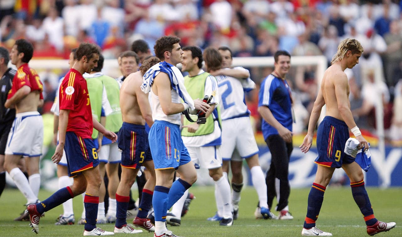Fernando Morientes abrió el marcador y Angelos Charisteas puso la igualdad. El sistema reservado de Otto Rehhagel estaba comenzando a dar sus frutos.