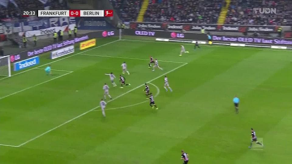 Tiro desviado de Djibril Sow