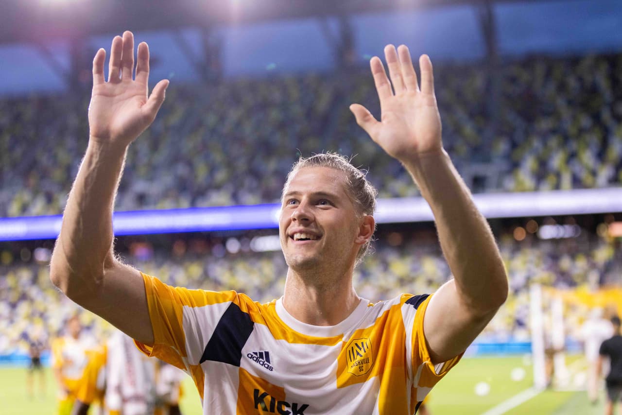 Defensor - WALKER ZIMMERMAN (Nashville SC)
<br>