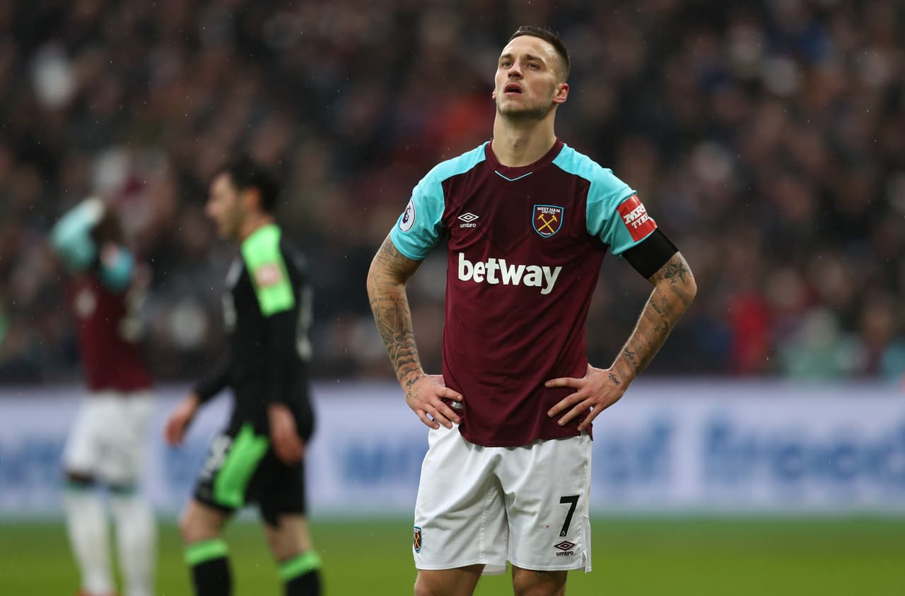 Luego de los rumores que sacaban al 'Chicharito' del West Ham, ahora se dice que Marko Arnautovic sería del interés del Chelsea.
