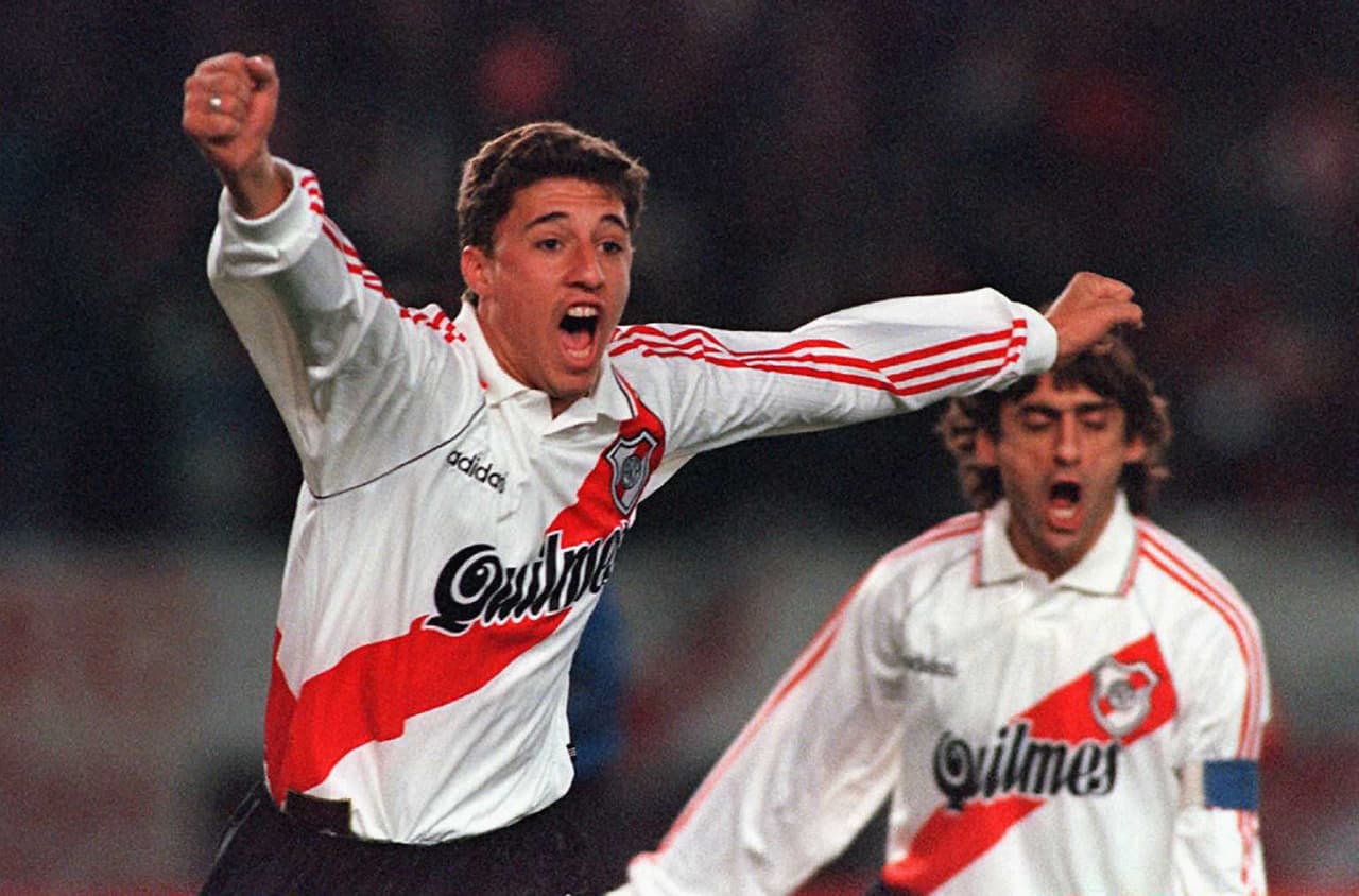 En aquella escuadra jugaban grandes figuras de la historia del fútbol mundial como Hernán Crespo y Enzo Francescoli.