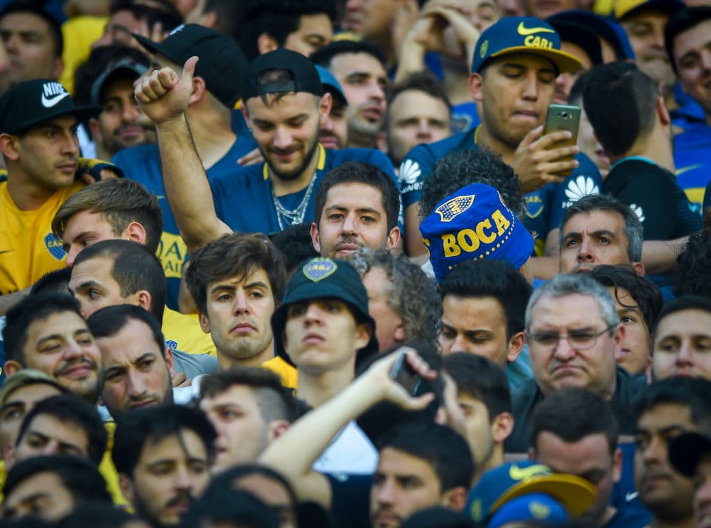 Con cupo completo, más de 50 mil espectadores, se vive el Superclásico argentino.