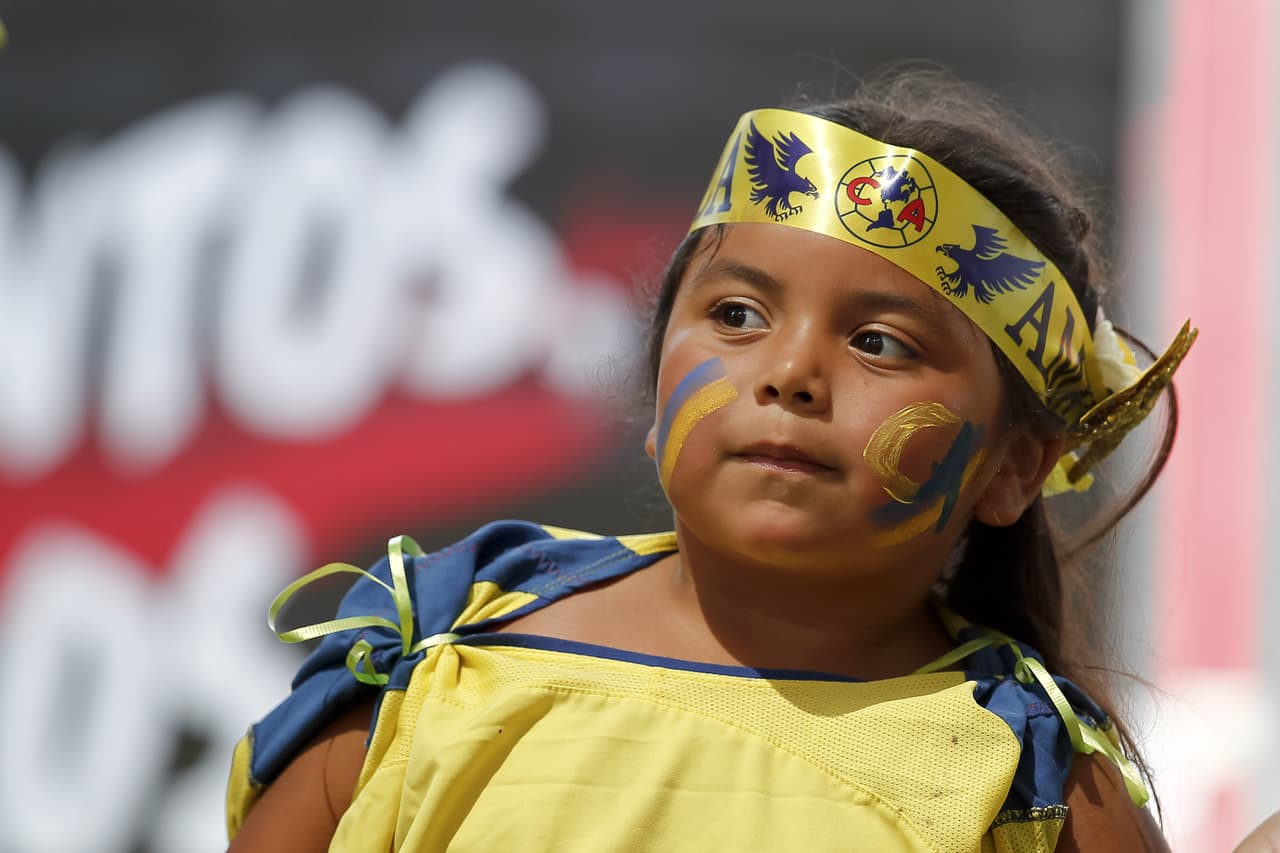 Los hinchas de América y Chivas de Guadalajara vivieron en Los Angeles una edición del Clásico Nacional en medio de la rivalidad de dos grandes y la hermandad entre dos clubes del mismo país.