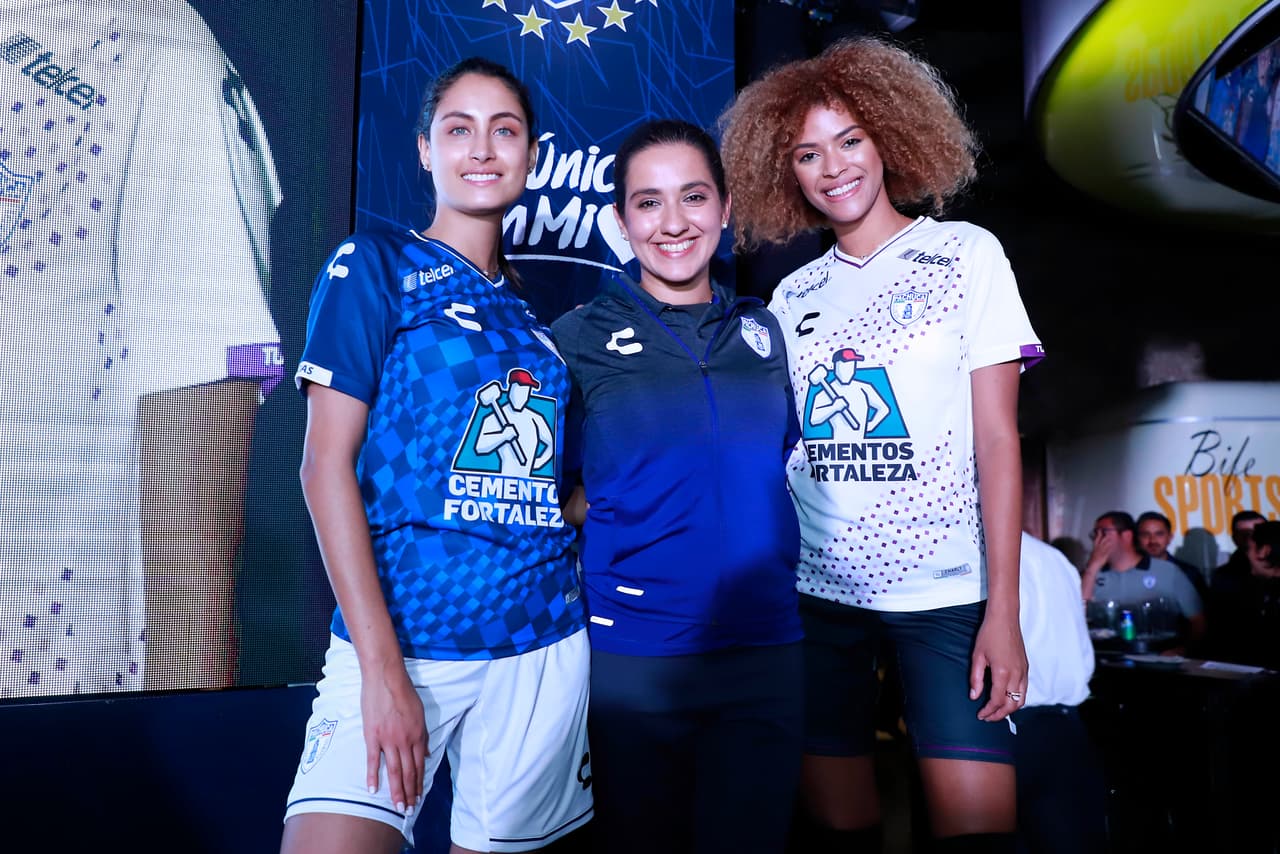 En la noche del viernes fue presentada la nueva playera del Pachuca con la que competirá en el Apertura 2019 de la Liga MX, con protagonismo de sus futbolistas del plantel masculino y femenino.