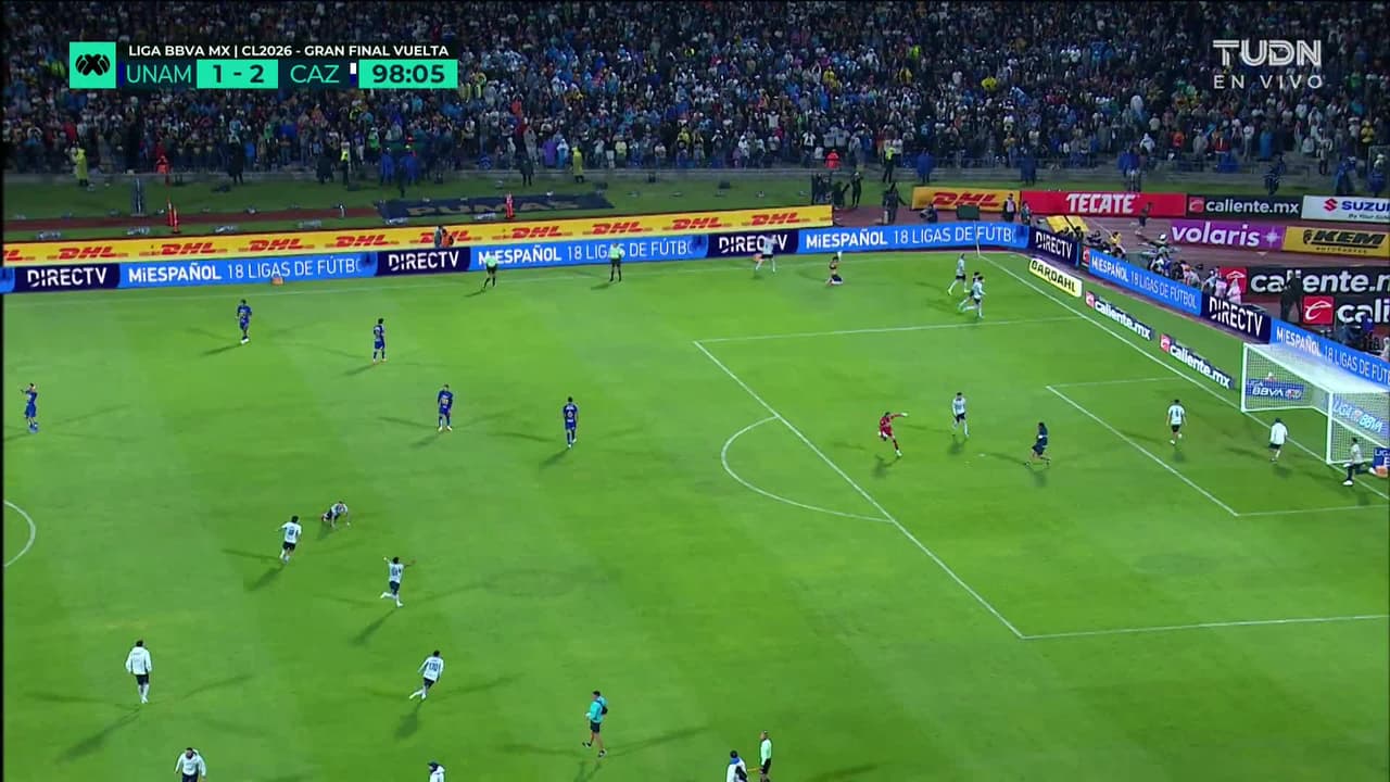 ¡Expulsión! El árbitro saca la roja directa a Ángel Rico.