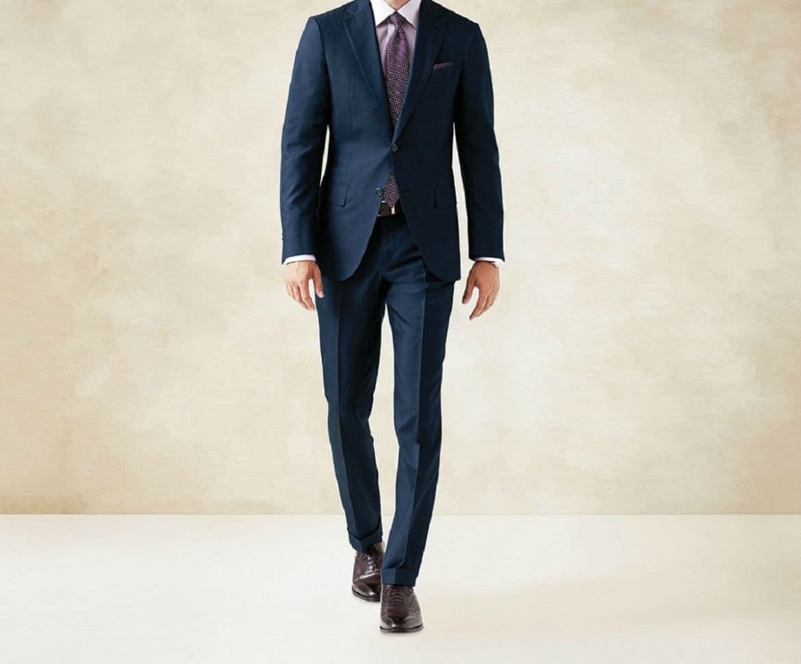 ¿Y si combina los zapatos con este traje de 
<b>Ermenegildo Zegna Bespoke</b>? Su valor es cercano a los 
<b>22.000 dólares.</b>