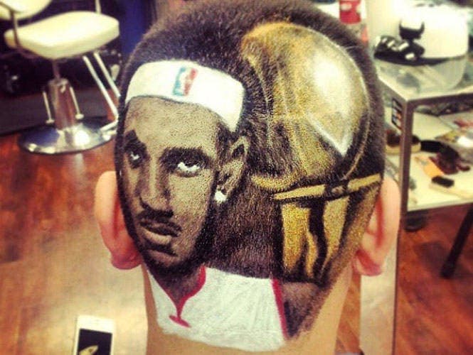 Por supuesto, no podía faltar el genio del básquetbol: LeBron James.