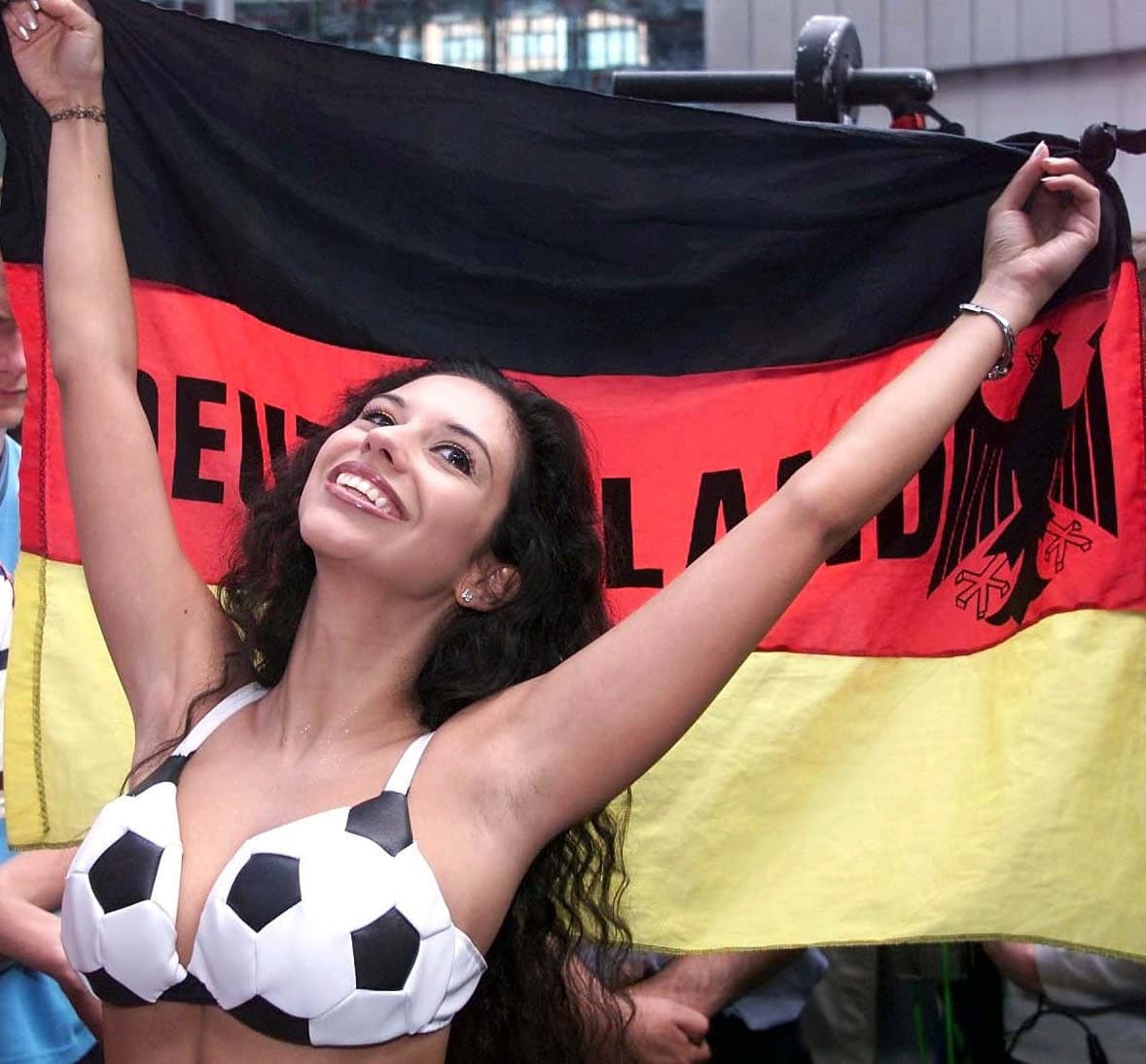 BERLIN, GERMANY - JUNE 25: WM 2002 in JAPAN und KOREA, Berlin; Match 61/HALBFINALE/DEUTSCHLAND - KOREA (GER - KOR);"FERNSEH LIVE UEBERTRAGUNG am POTSDAMER PLATZ in BERLIN "; FAN GER (Photo by Olaf Wagner/Bongarts/Getty Images)