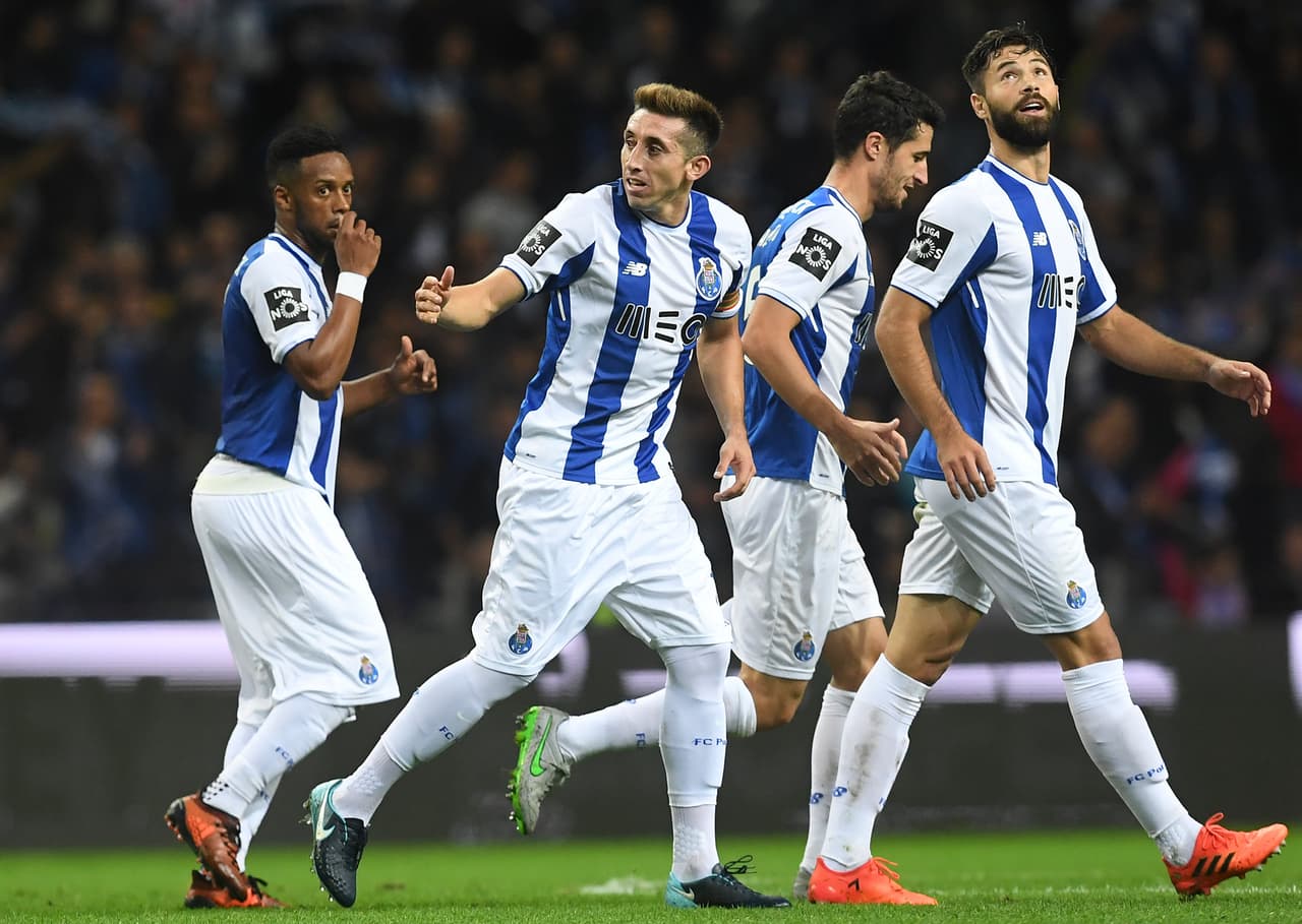 Viernes 1º de diciembre - 3:30 p.m. CT / Porto Vs. Benfica: llegó el derbi portugués en la jornada 13 de la Liga NOS. Con los Dragones, Héctor Herrera, Miguel Layún y Diego Reyes están convocados. Jesús 'Tecatito' Corona estará ausente por expulsión ante el Desportivo Aves.