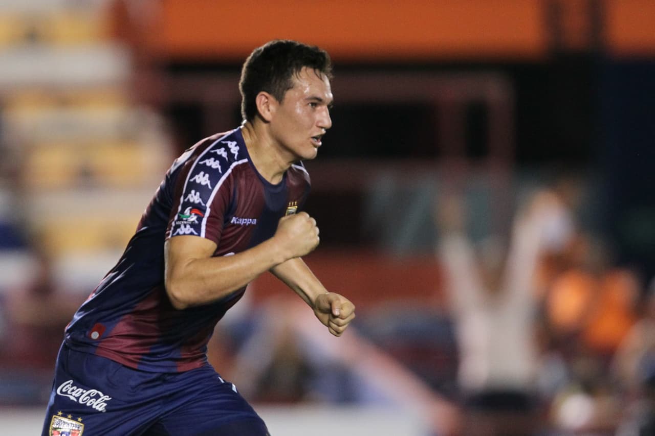 Y David Vélez llegó a cerrar la pinza en el centro del lado opuesto para poner el 1-0 en el marcador a los 29 minutos, abriendo el baúl de la esperanza para la fanaticada de los Potros.