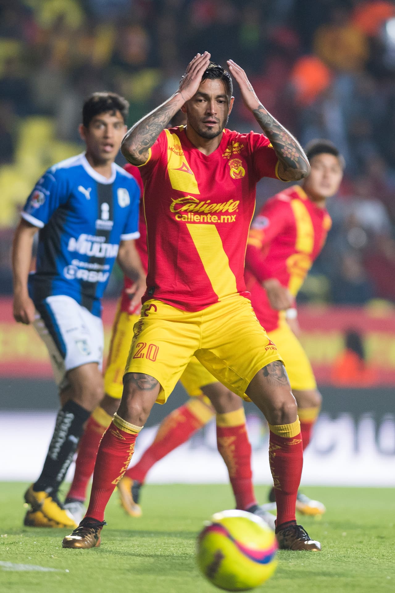Action photo during the match Morelia vs Queretaro, Corresponding to Day 4 of the Closing Tournament 2018 of Liga BBVA Bancomer MX, at Morelos Stadium. Foto de accion durante el partido Morelia vs QUeretaro, Correspondiente a la Jornada 4 del Torneo Clausura 2018 de la Liga BBVA Bancomer MX, en el Estadio Morelos, en la foto: Rodrigo Millar 26/01/2018/MEXSPORT/Omar Martinez.