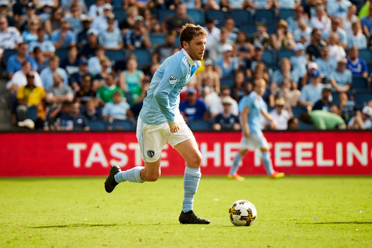 El español Ilie Sánchez se ha consolidado como pieza fundamental del engranaje de Sporting Kansas City -próximo a conseguir su clasificación a la postemporada- y una de las auténticas revelaciones de la liga en 2017. (USA Today Images)